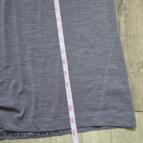 Lululemon Grey Vent Tech Shirt Short Sleeve Size Medium - Picture 3 of 4